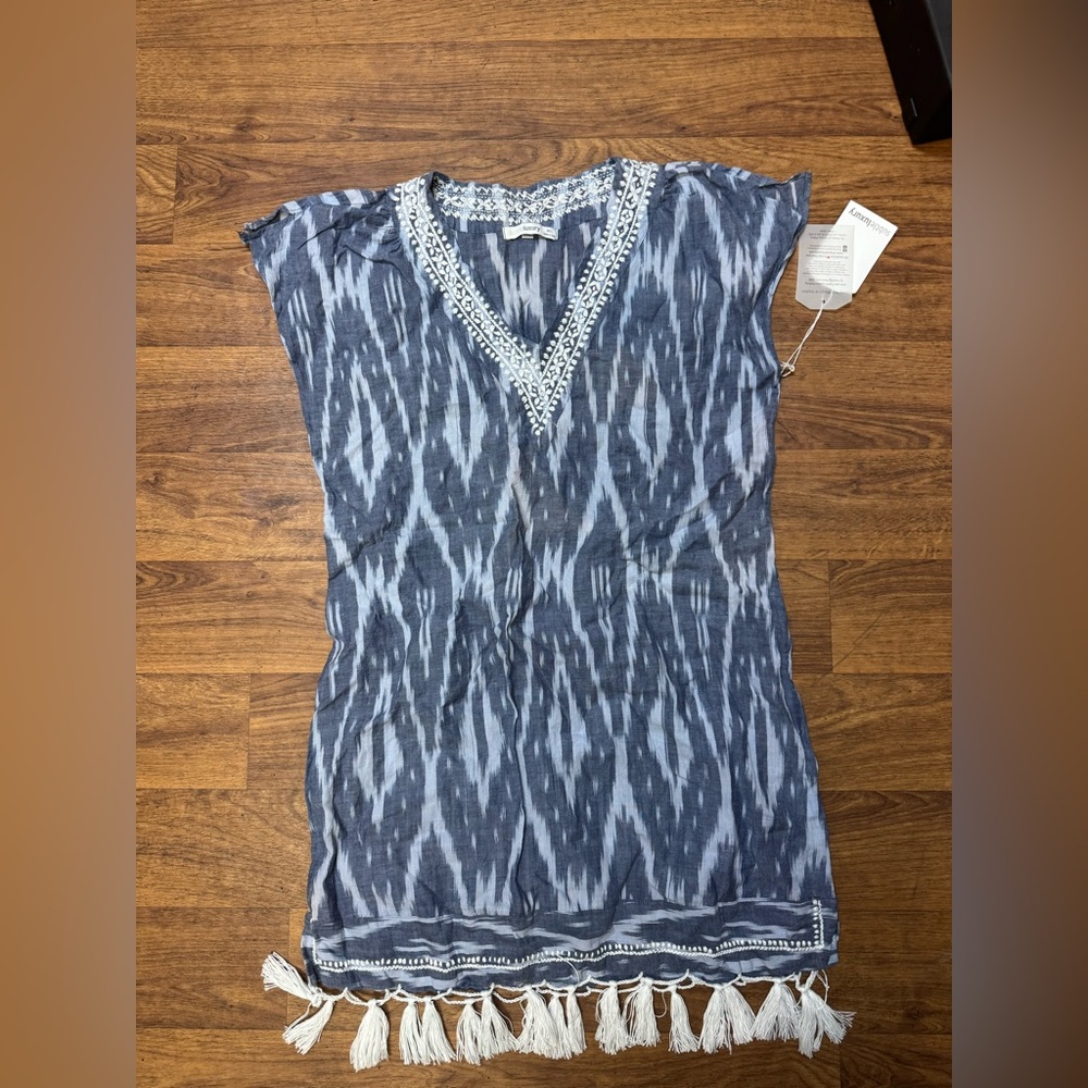 Subtle Luxury Women’s Tunic Cover Up. Size M-L. NWT